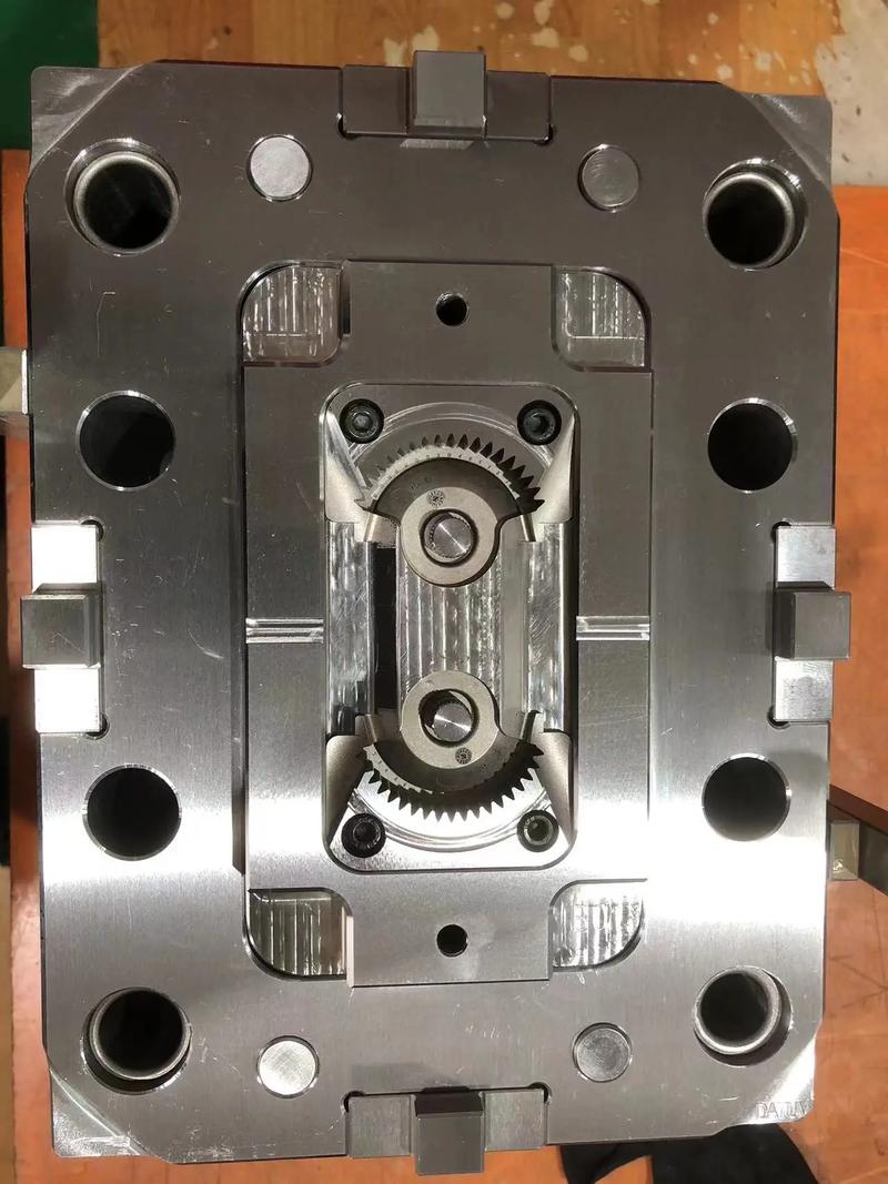 #专业的事交给专业的人来做更靠谱 #模具制造 路虎欧规版模